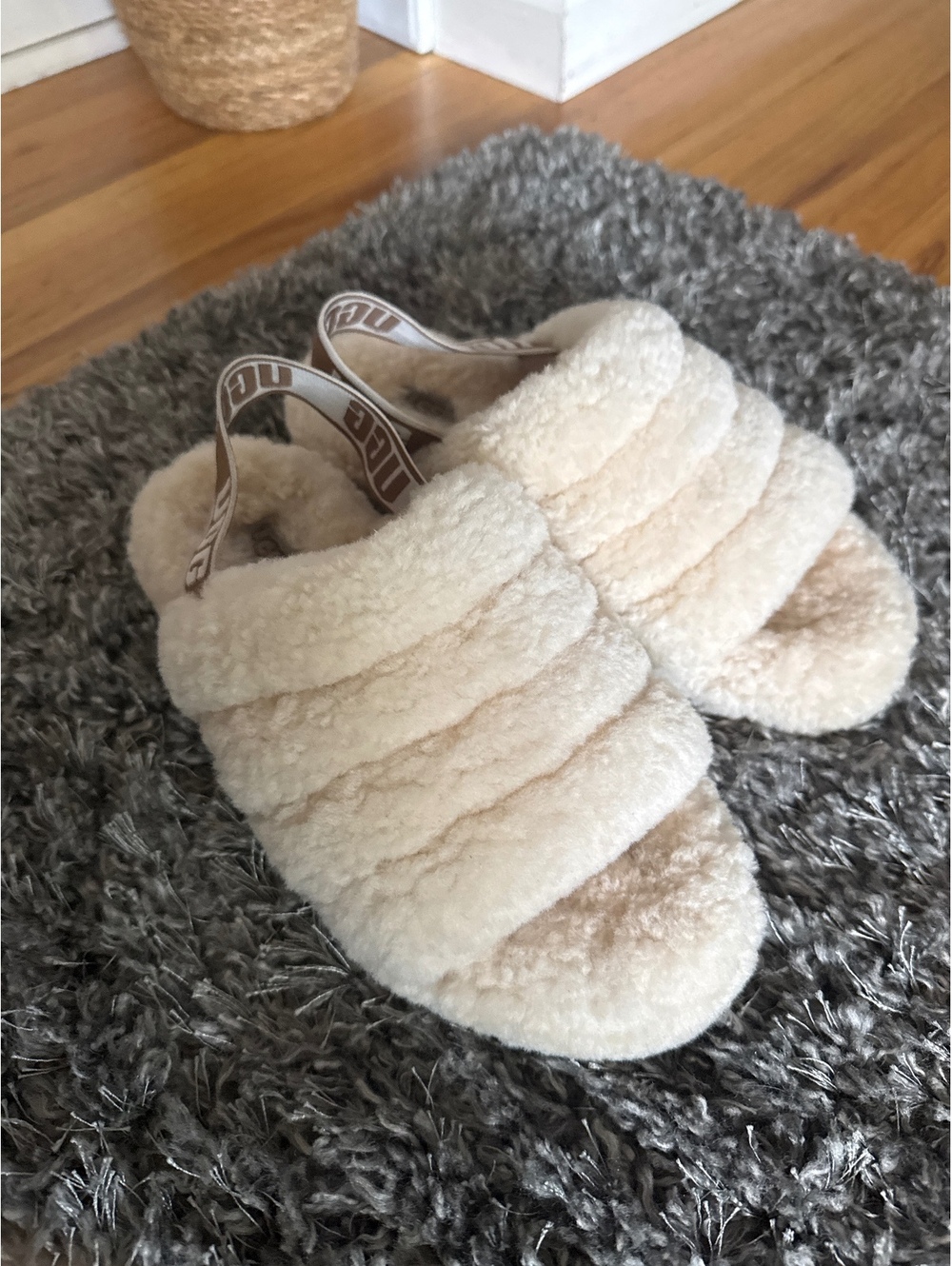 UGG Fluff Yeah Cream Shearling Slide Slippers Women’s Size 7